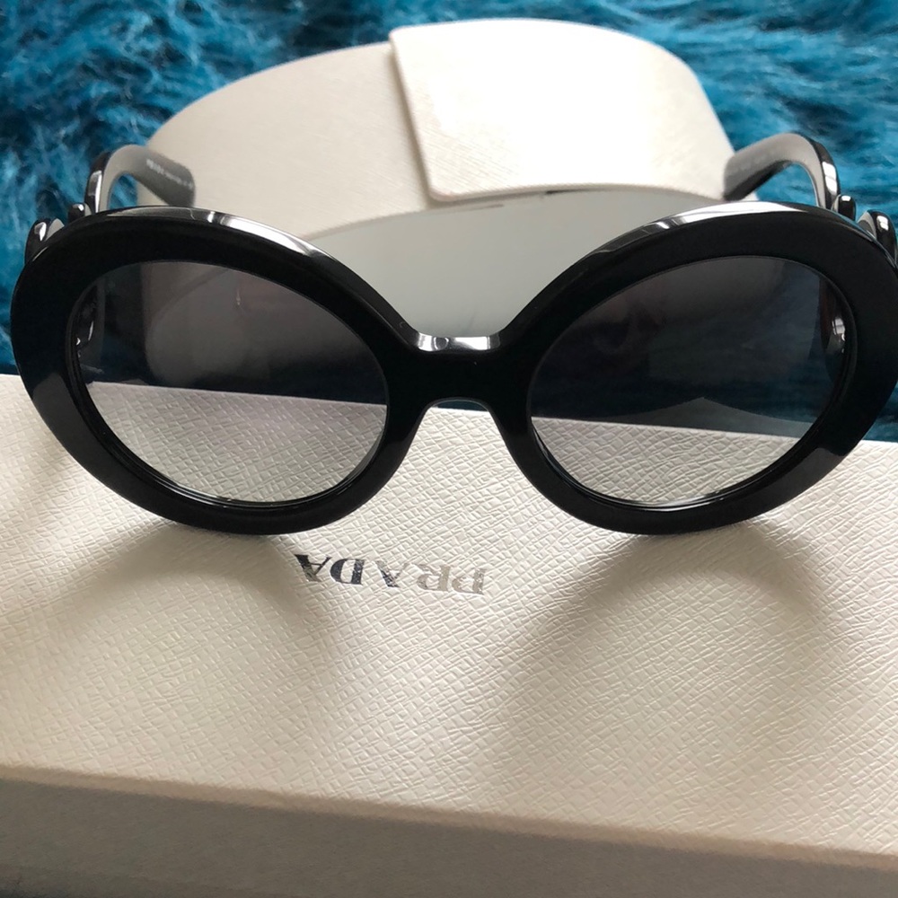 Prada sunglasses - Picture 2 of 6
